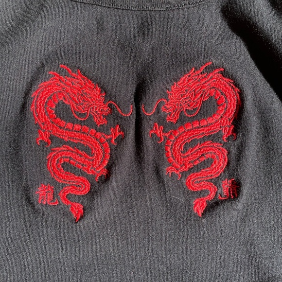 Black urban outfitters dragon crop cami tank top - Picture 3 of 3